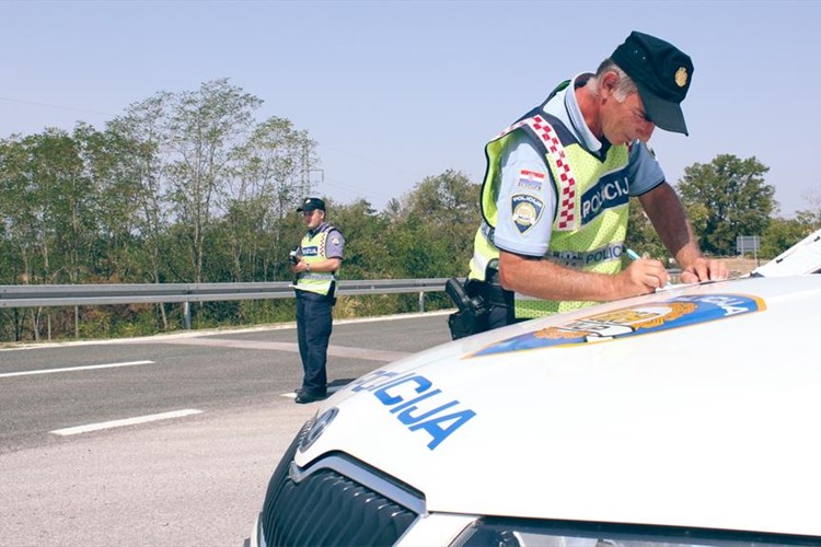 Za vikend zabilježeno teško stradavanje na istarskim prometnicama, utvrđeno 176 prekršaja 