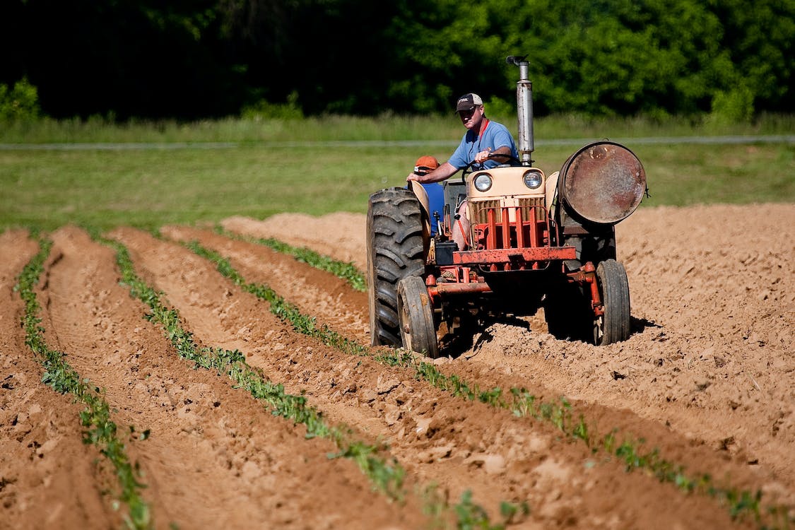 Kupio gume za traktor preko interneta, a kada ih je došao u Italiju preuzeti shvatio da je PREVAREN