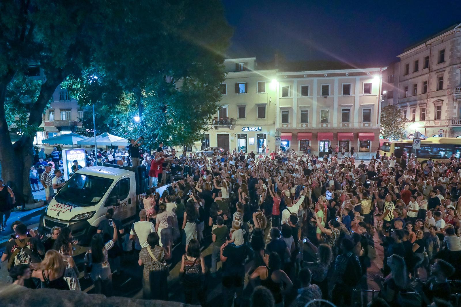 KONCERT IZNENAĐENJA Dubioza Kolektiv oduševila na pulskoj Portarati