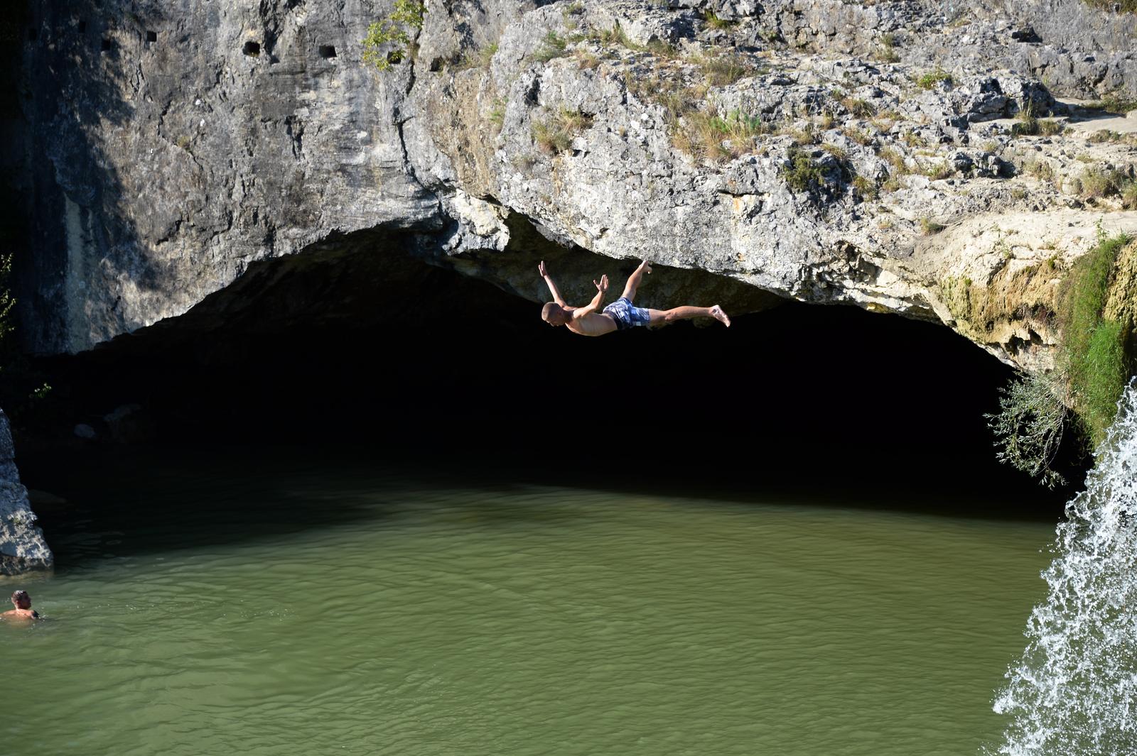 SVE POPULARNIJI ZAREČKI KROV... Njemačka obitelj za osvježenje odabrala jezero umjesto mora