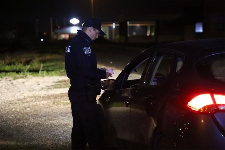 PROMETNI RECIDIVIST ODBIO TEST NA DROGU Dobio 15 dana zatvora zbog prometnih prekršaja