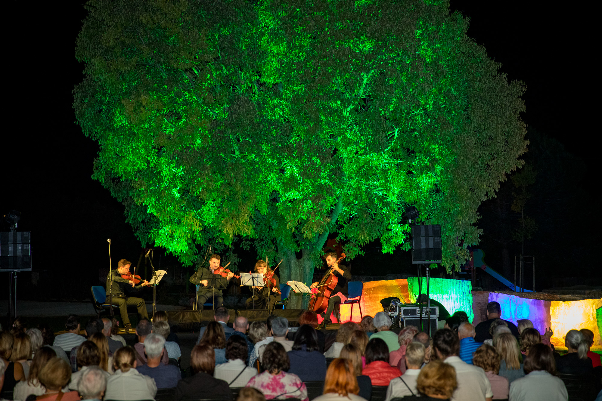 Rovinj: U prekrasnom ambijentu Kamenoloma Fantazija održan prvi koncert