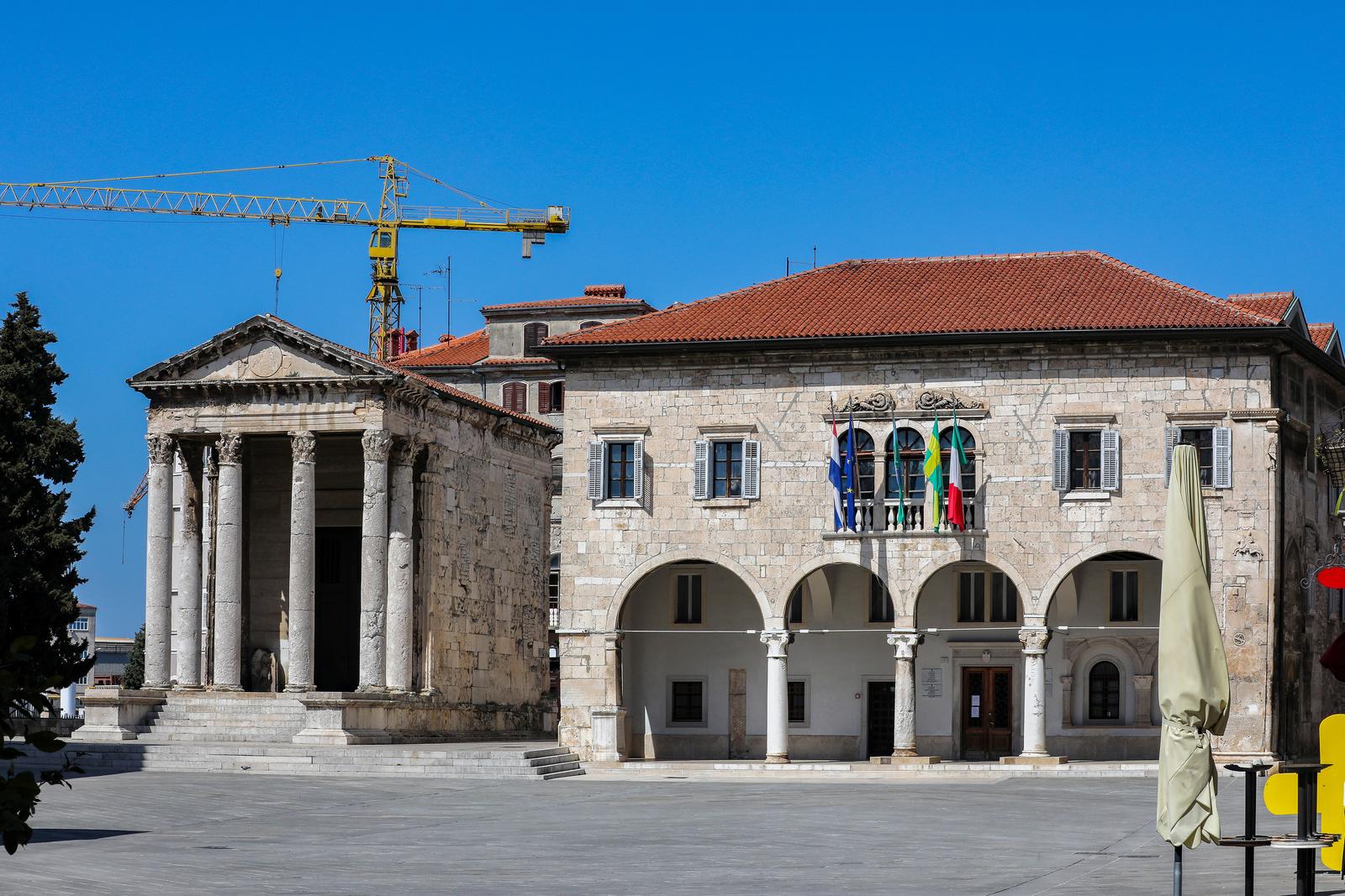 RASPAD SISTEMA? Nakon Ostavke Pulske Pročelnice Ademi Pobunili Se ...