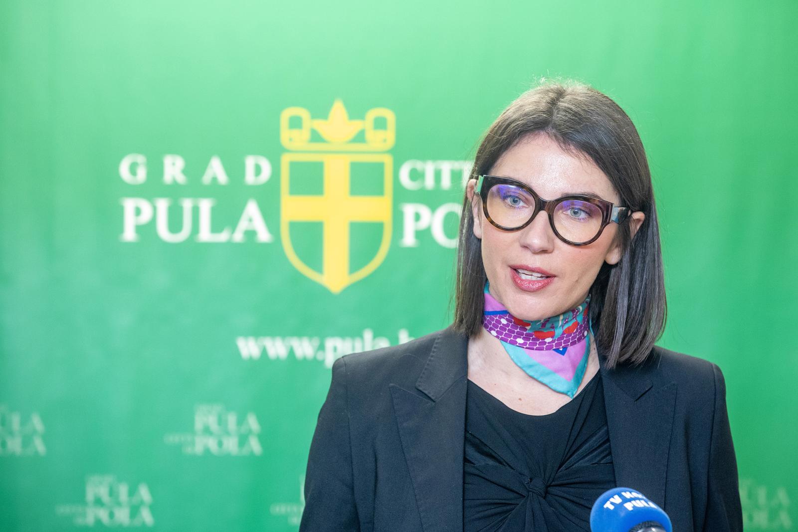 REAKCIJA NA OSTAVKU ADEMI Možemo!: Raspala se Pula od karata