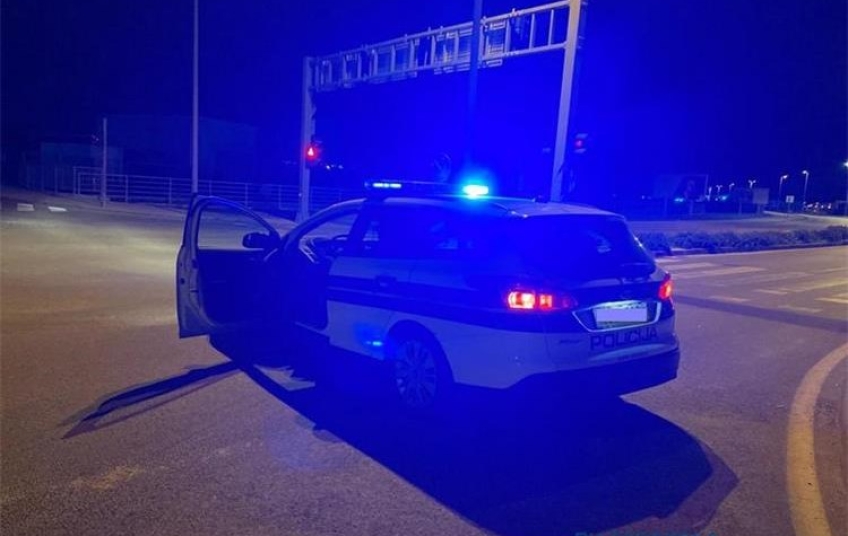 POLICIJSKA POTJERA Udario policijsko vozilo pa pobjegao