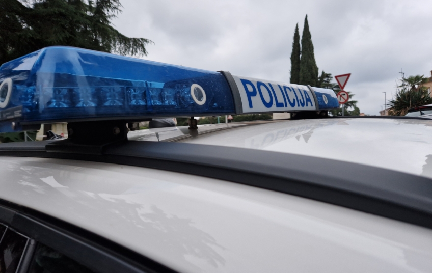 NAMJERNO IZAZVAO POŽAR Razbio staklo objekta, polio zapaljivu tekućinu, uhićen! 