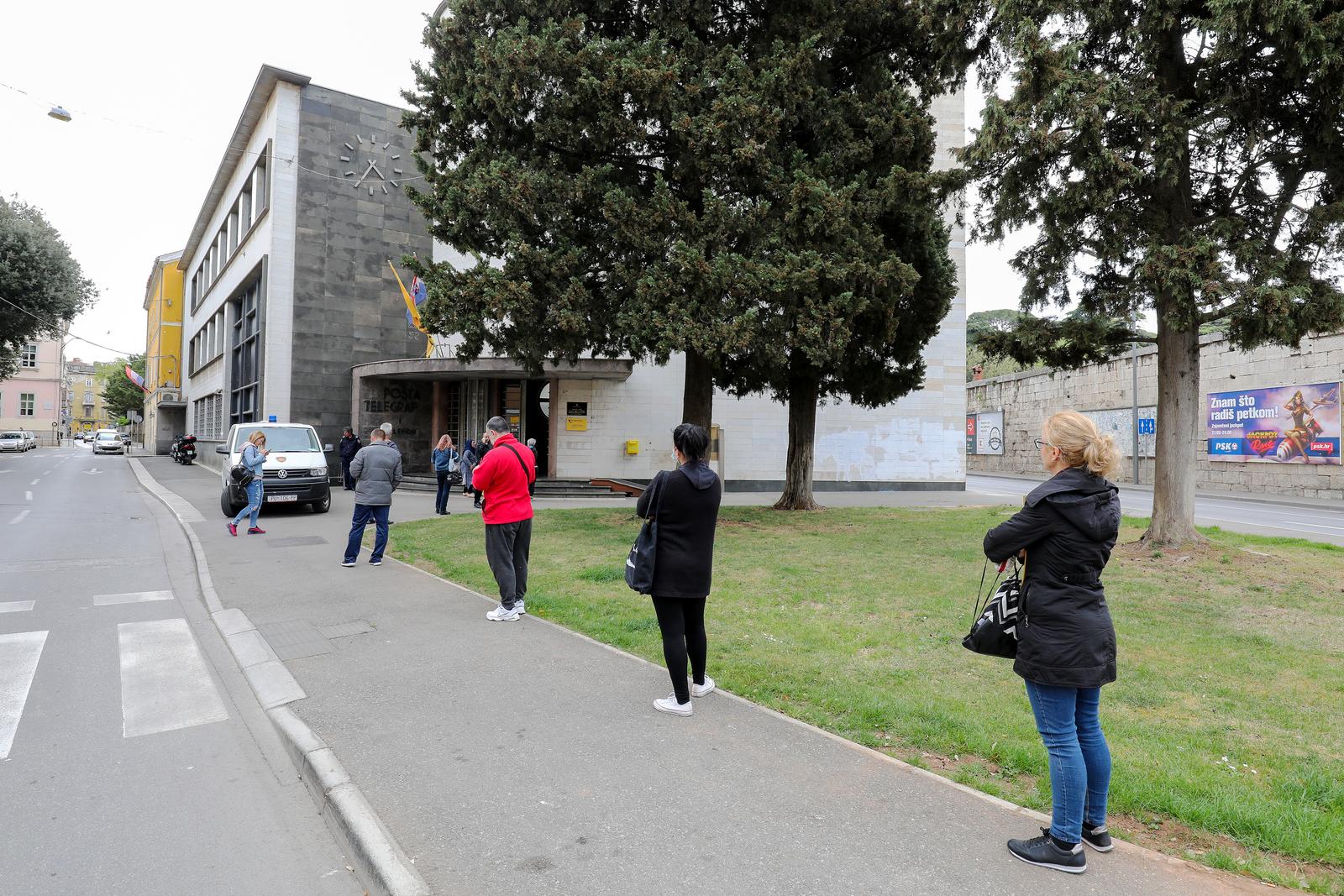 PRODAJE SE ZGRADA PULSKE POŠTE?! Možemovci poručuju: Grad Pula bi trebao otkupiti to kulturno dobro!