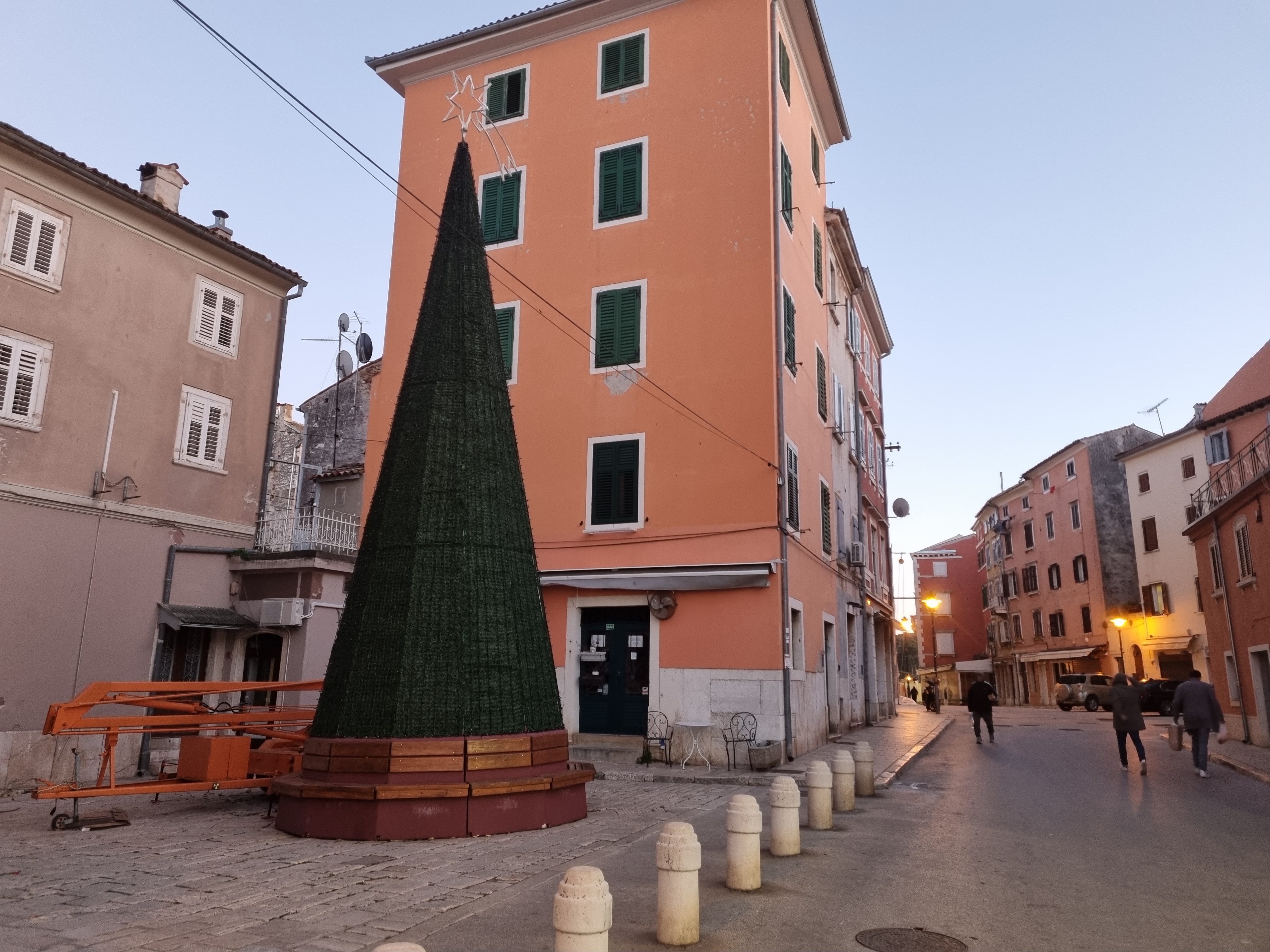 Božićno drvce u Rovinju na novoj lokaciji