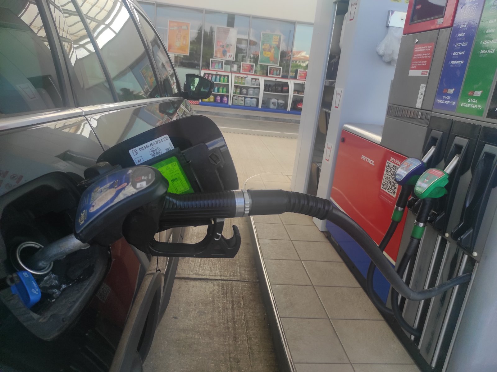 Od ponoći jeftinije gorivo na benzinskim postajama