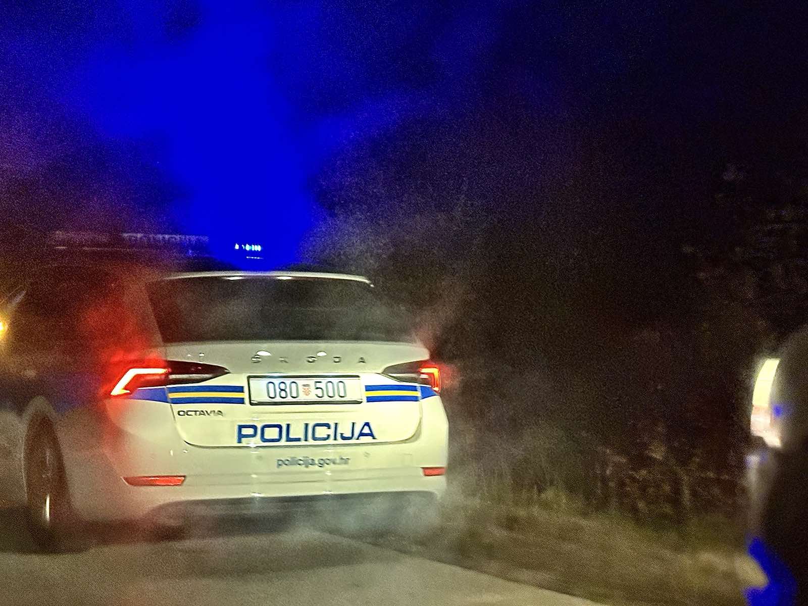 PIJANI MAKEDONAC Autom udario u stupić pa se zabio u autobus