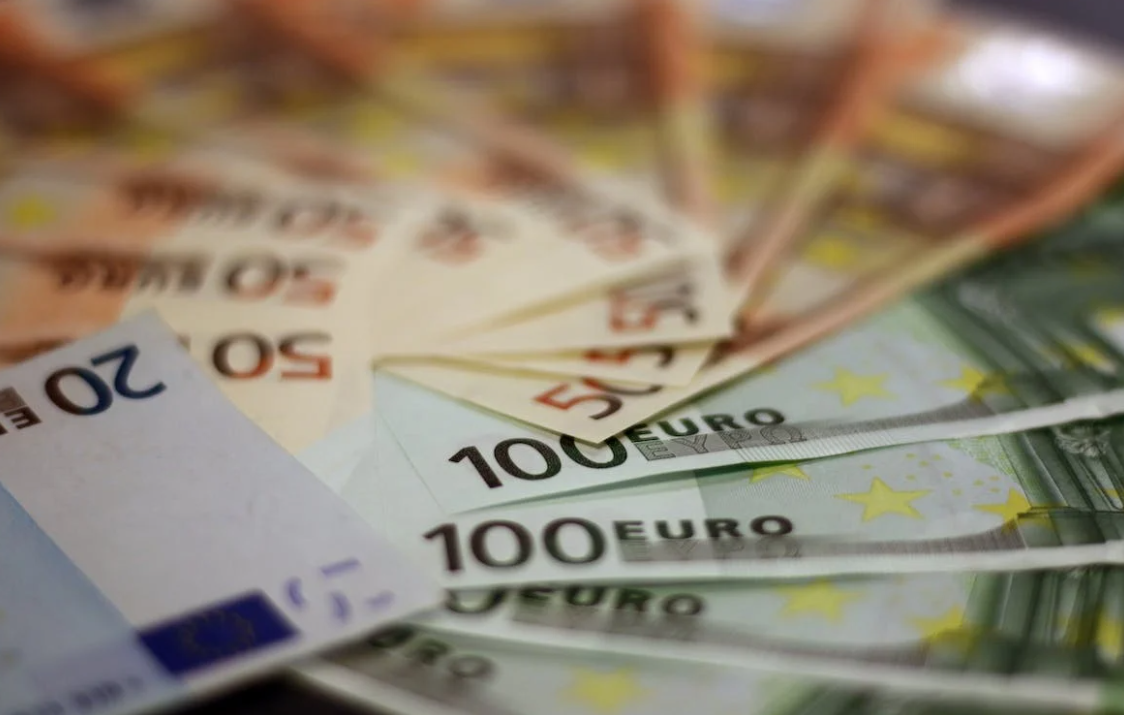 DZS: Prosječna neto plaća za listopad iznosila 1 178 eura