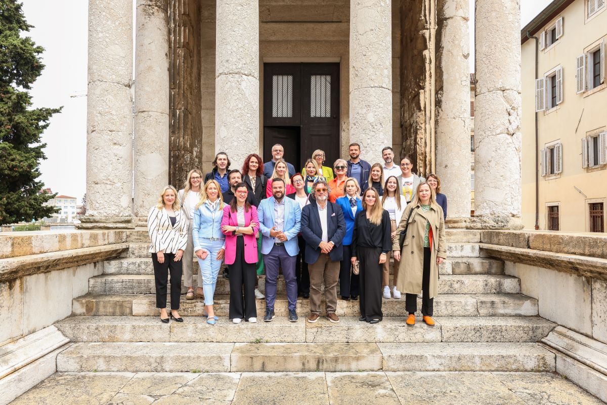 FORTIC_zajednicka_foto_sudionika_14_5_2024.JPG