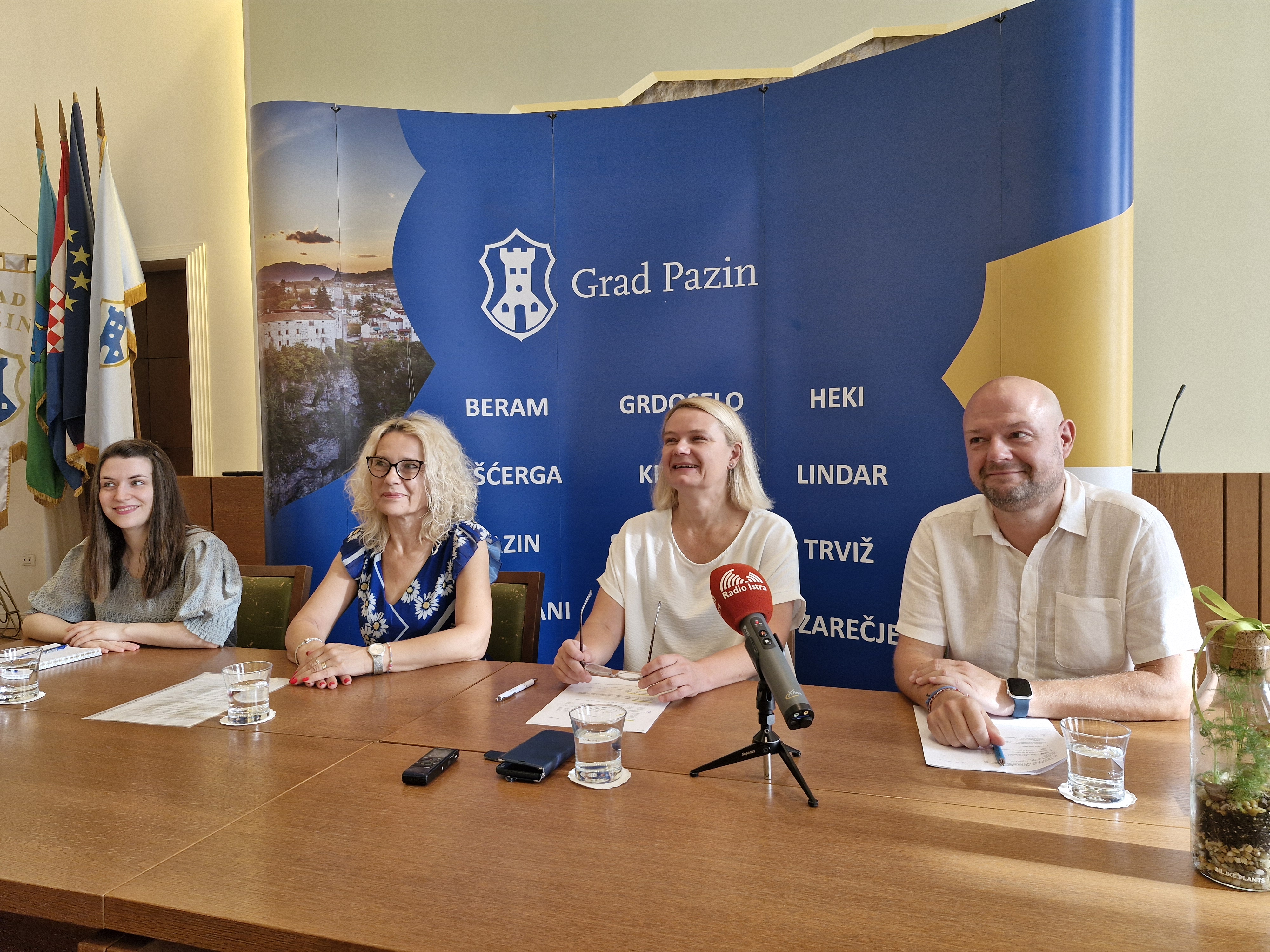 Press_škole_Gabrijela_Ujčić_Suzana_Poropat_Božac_Suzana_Jašić_Ivan_Štefanić.jpg
