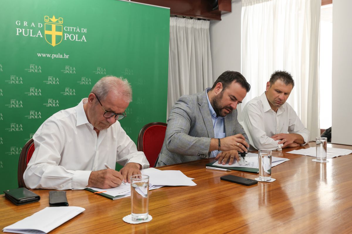 potpisivanje_ugovora_rekonstrukcija_Valturske_ulice_1.jpg