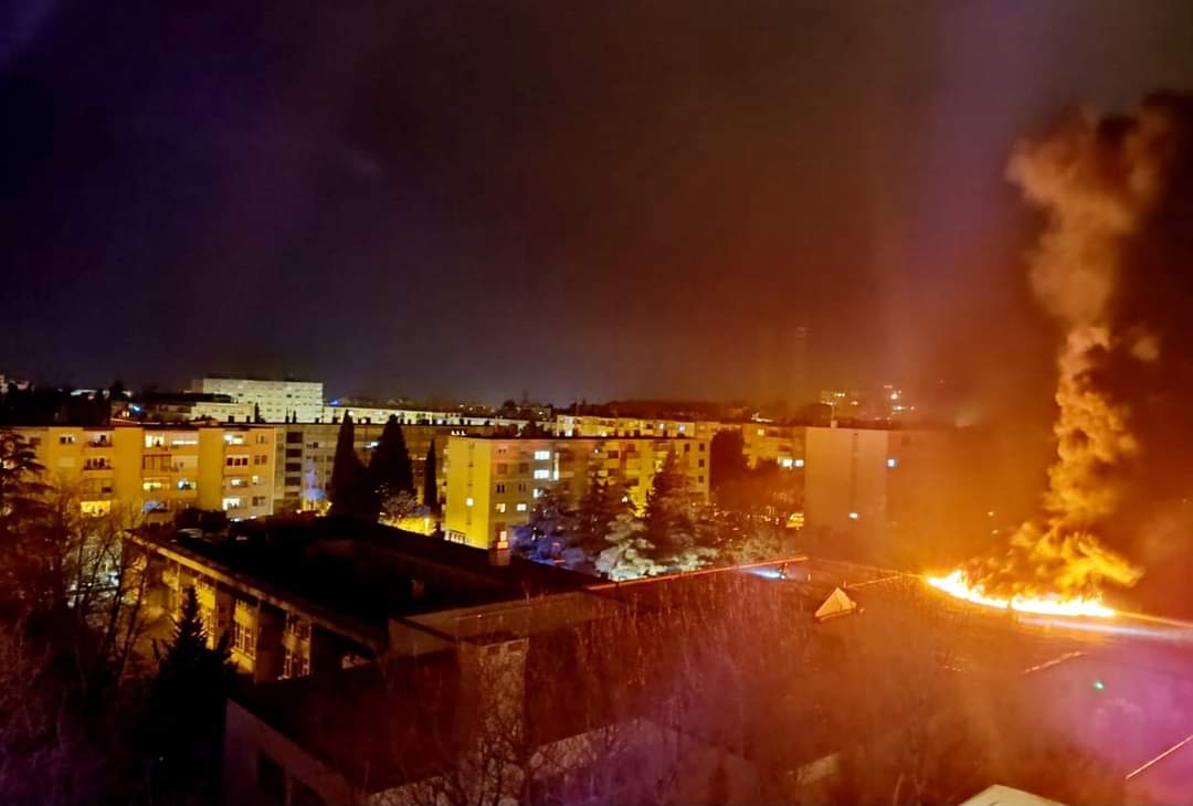 U prvim minutama nove godine došlo do požara na krovu OŠ Veruda