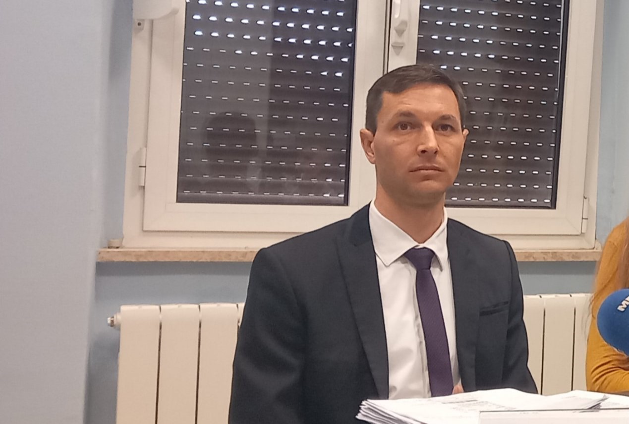 BURNO U IDZ-u Runić: Voditelj jedne ispostave 10 godina primao nepostojeći dodatak na plaću! Ručkovi, večere, darovi – sve na račun IDZ-a…