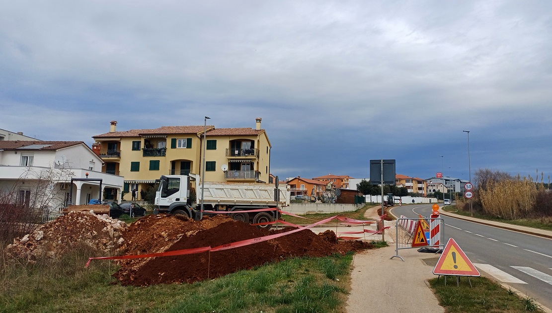 NOVIGRAD: U naselju Vergal krenuli radovi na sustavu oborinske odvodnje