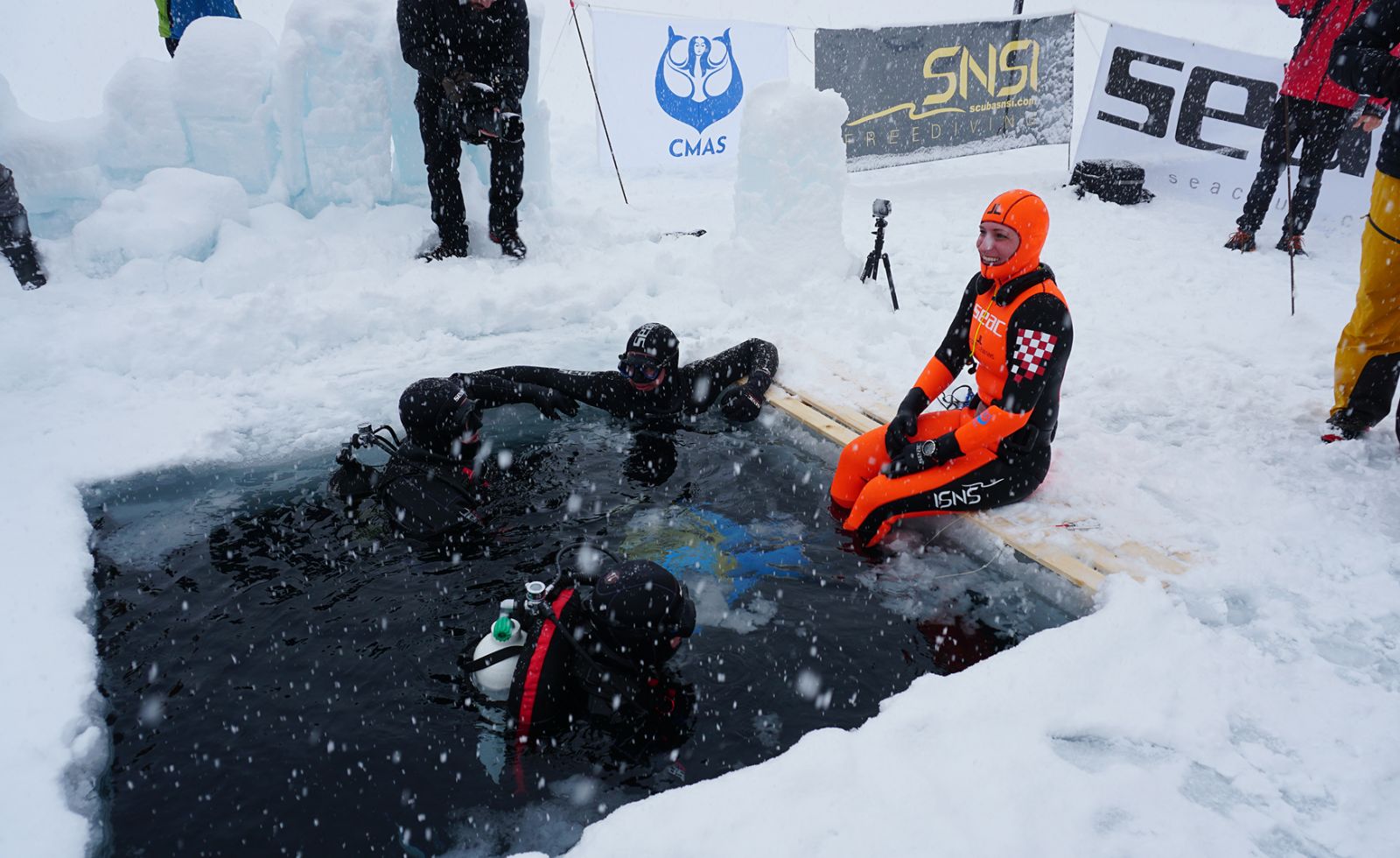 ROVINJKA VALENTINA CAFOLLA OBORILA SVJETSKI REKORD Prvi dan ronjenja na dah pod ledom prošao uspješno!