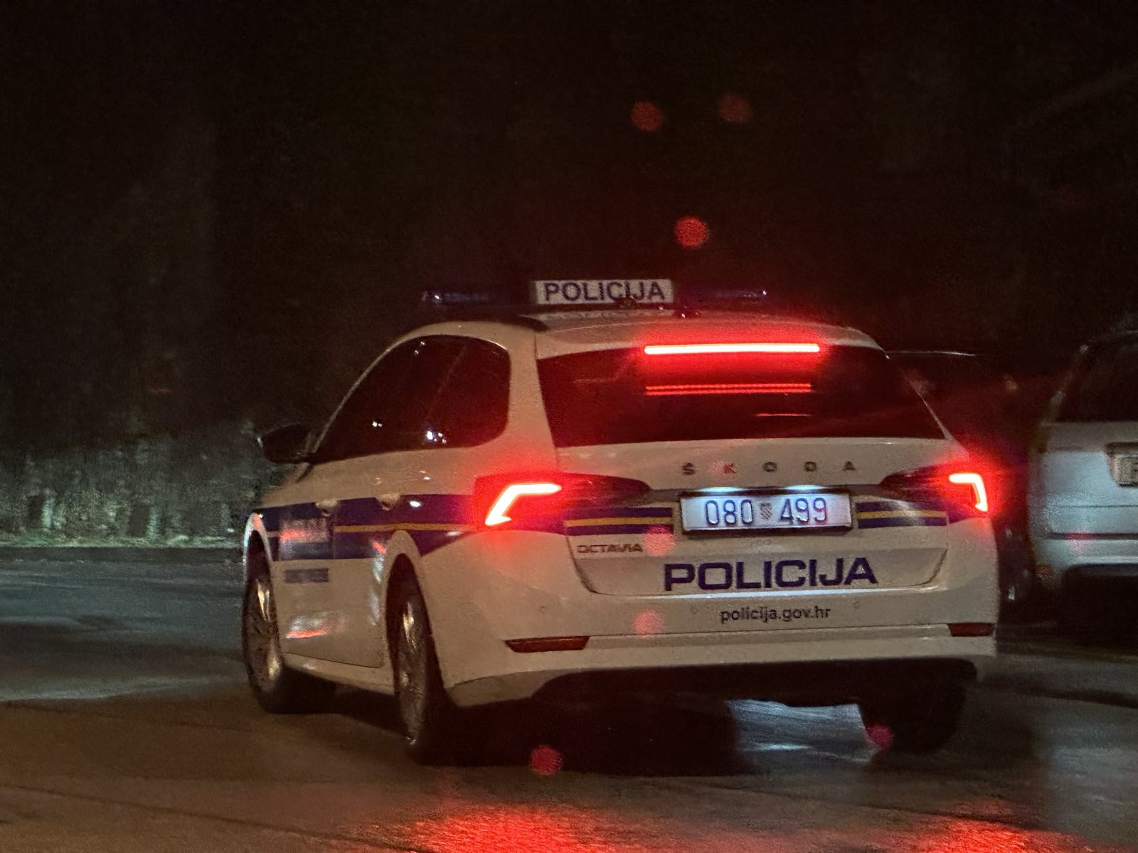 PIJAN VOZIO pa prešao na suprotnu stranu kolnika te prouzročio prometnu nesreću