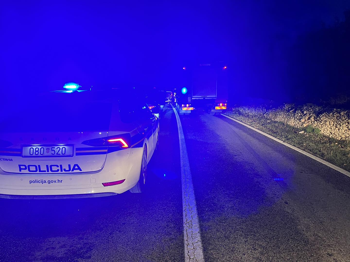 Umag: Pijani mladić (21) izgubio nadzor i udario u prometni znak