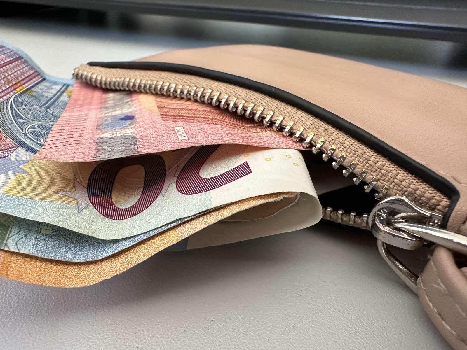 Prosječna neto plaća za siječanj 2024. iznosila 1239 EURA