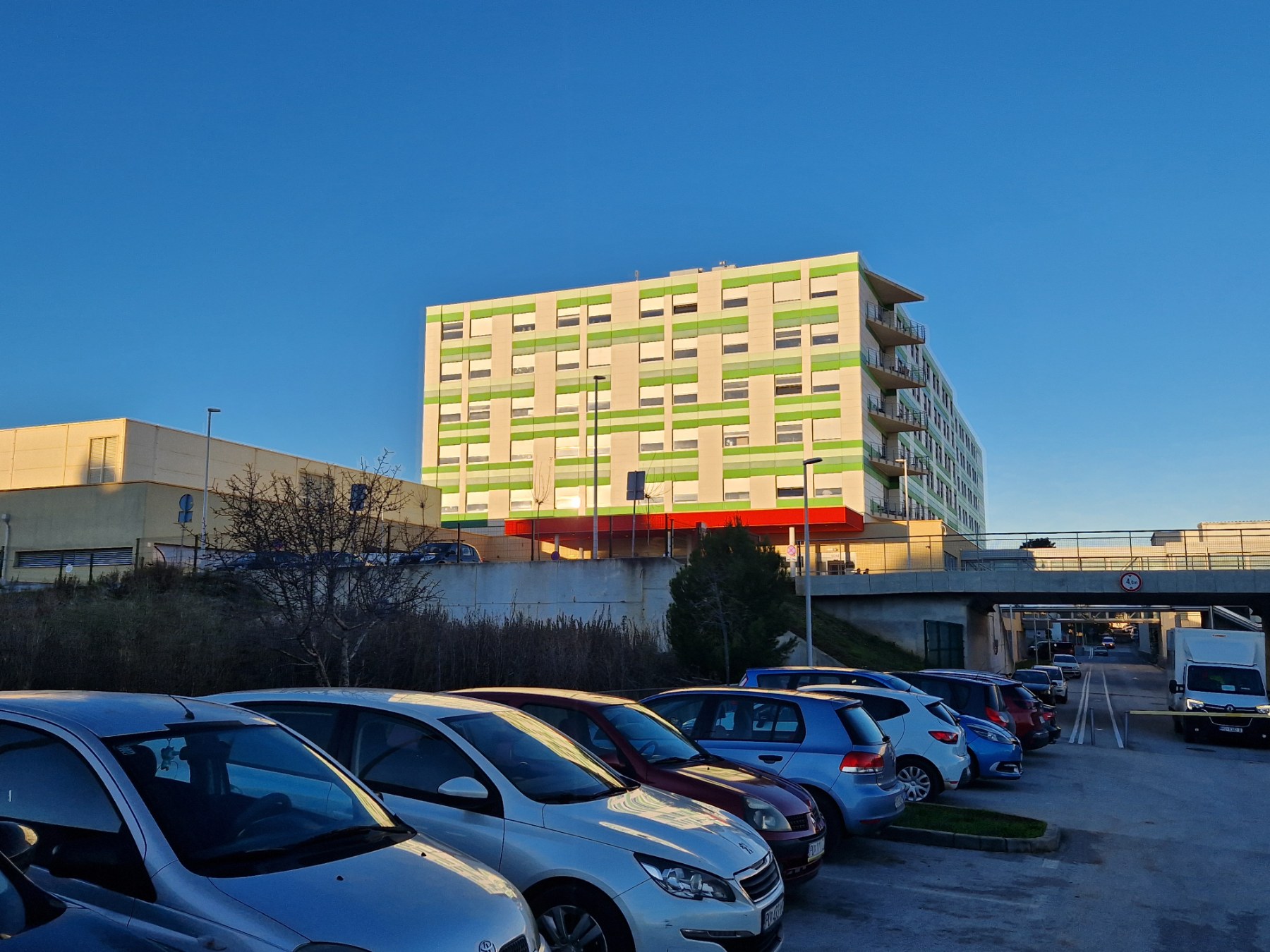 Na parkiralištu ispred pulske bolnice teško ozlijeđena starija gospođa