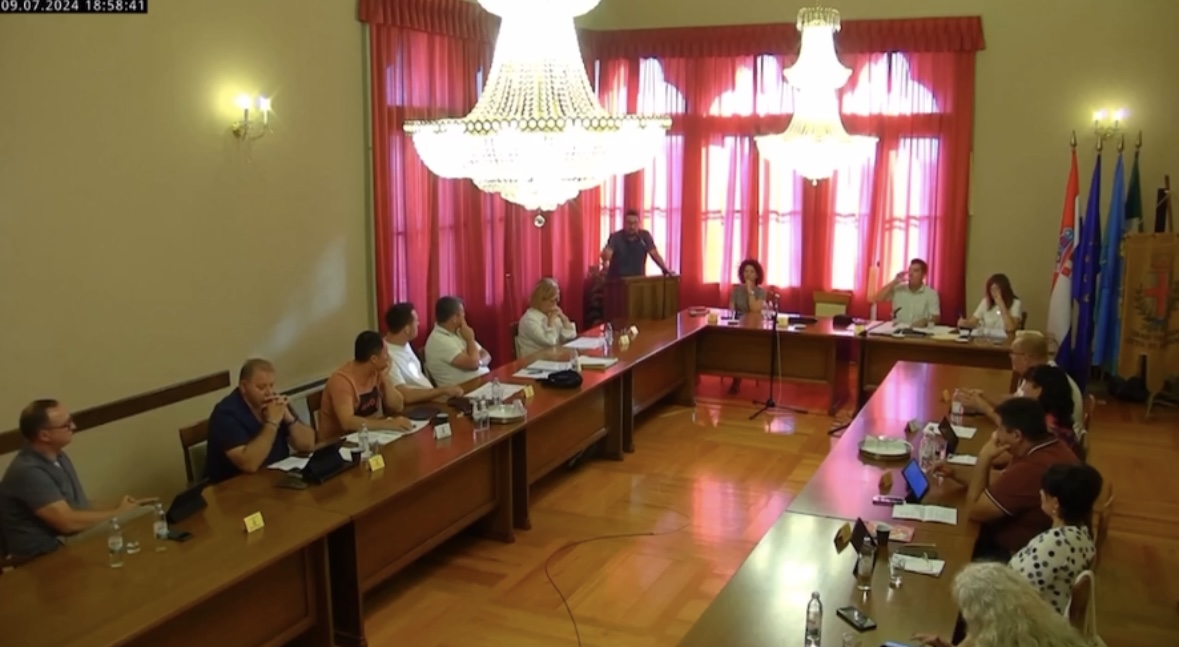 BURNA REAKCIJA ZBOG MASLINOVOG ULJA Vijećnica Ester Geissa Đurić poručila Pastrovicchiu: 'Lažete od početka do kraja!'
