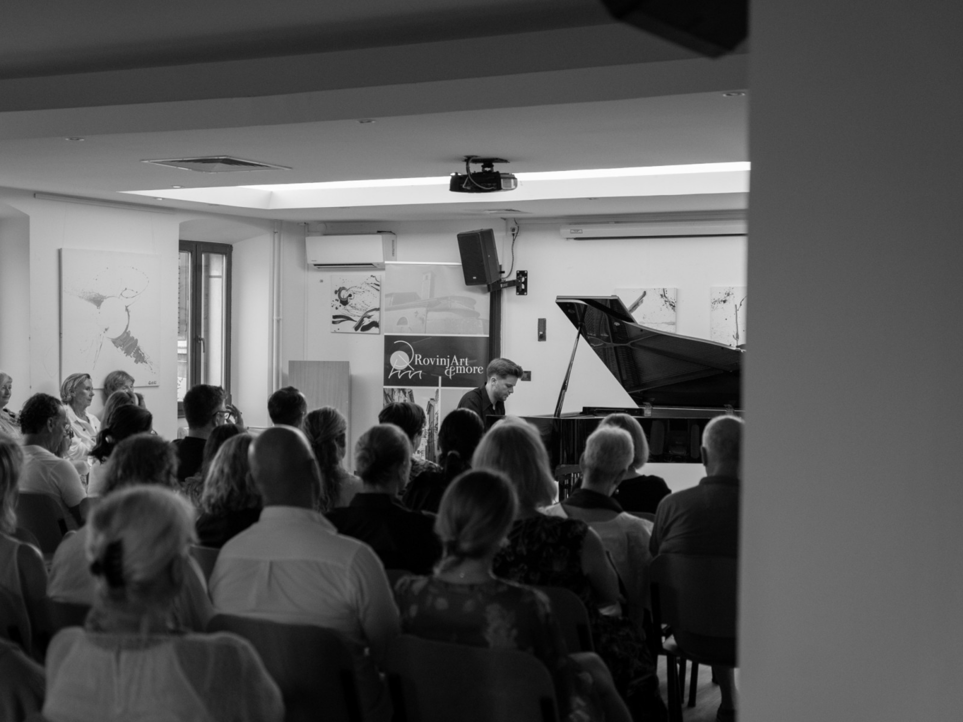 Vedran Janjanin pijanističkim recitalom na festivalu Rovinj art and more ODUŠEVIO PUBLIKU!