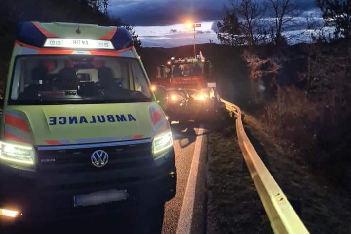 U teškoj prometnoj nesreći kod Žminja POGINULA JEDNA OSOBA 