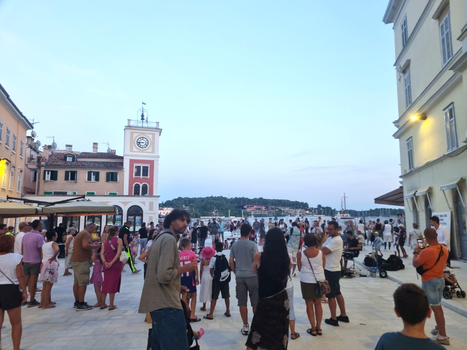 (FOTO) Prošetali smo novim rovinjskim Trgom, većina površine je prohodna