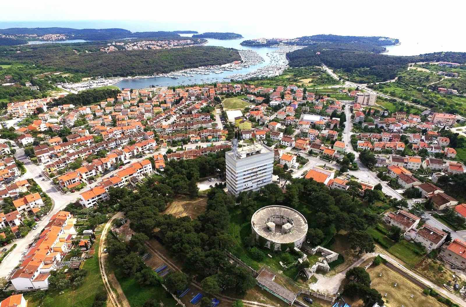 Grad Pula ne smatra opravdanim uklanjanje stabala i zelenila kod „samačkog hotela“