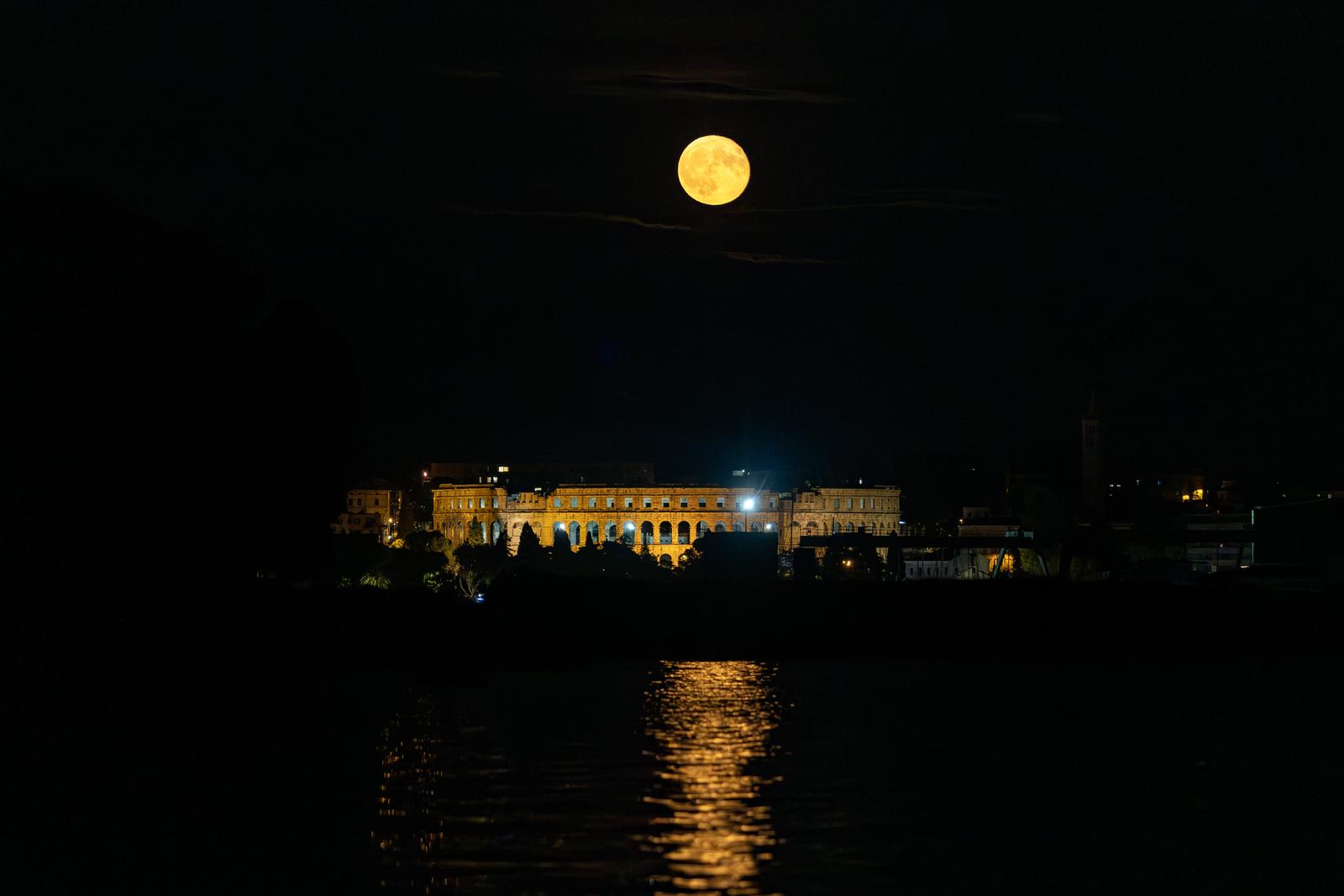 ČAROBNO Pun mjesec ovih dana izgleda veličanstveno