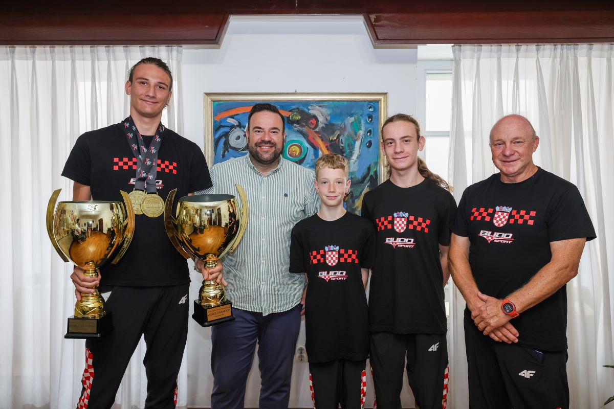 Dvostruki svjetski prvak u kickboxingu i natjecatelji iz Planet Sporta na prijemu u Puli