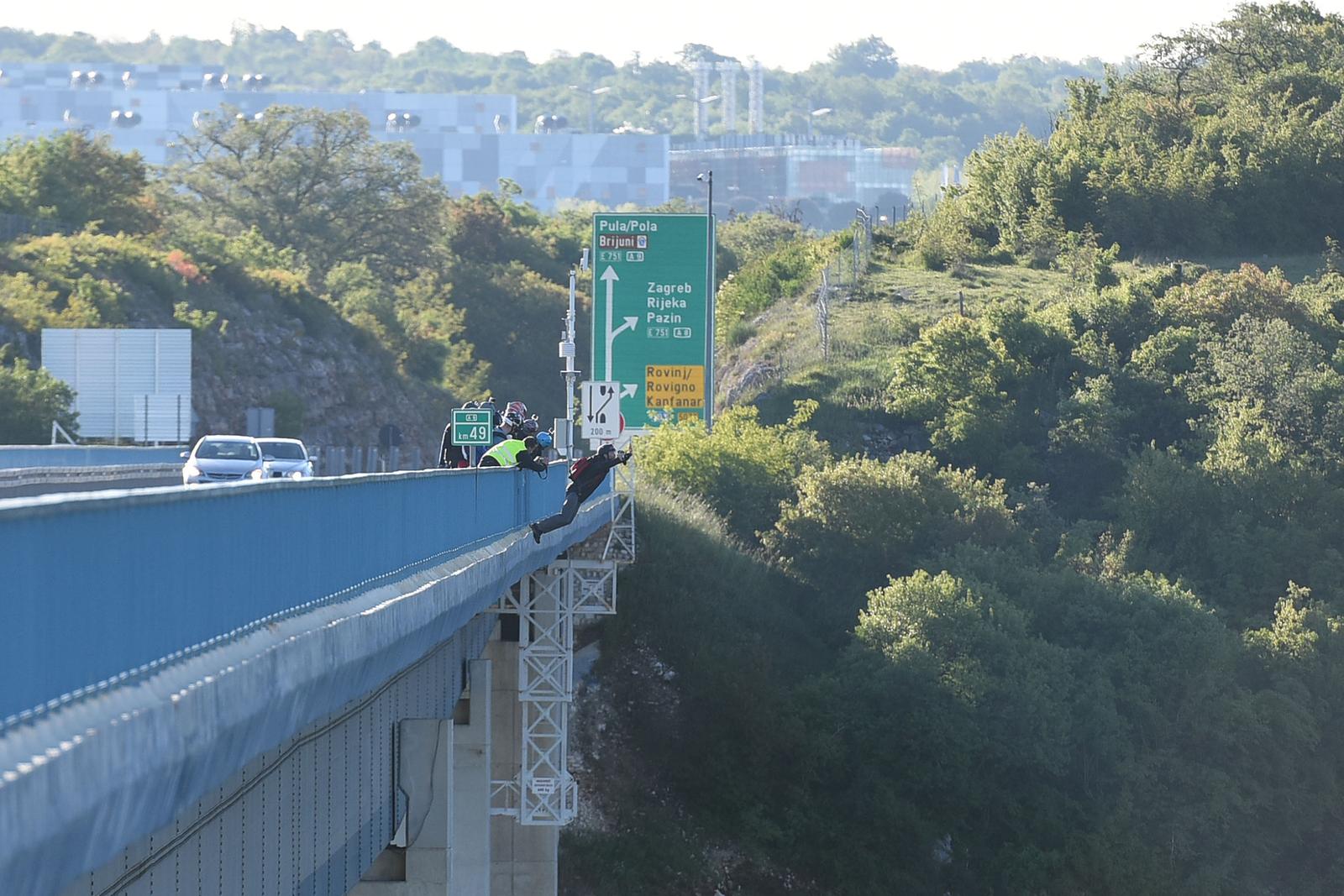 TRAGEDIJA NA LIMSKOJ DRAGI Prilikom skoka s padobranom poginuo 53-godišnjak