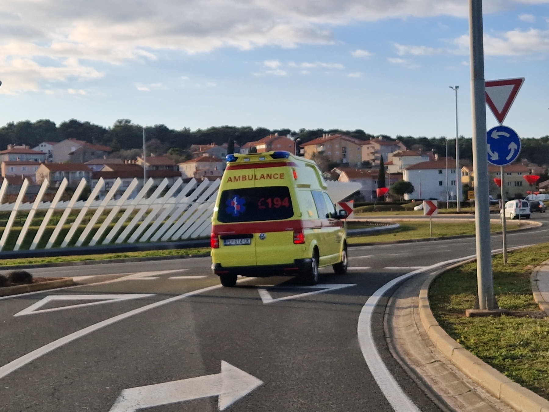 Dvoje djece u Puli palo s romobila - nisu nosili kacige! DJEVOJČICA JE TEŠKO OZLIJEĐENA