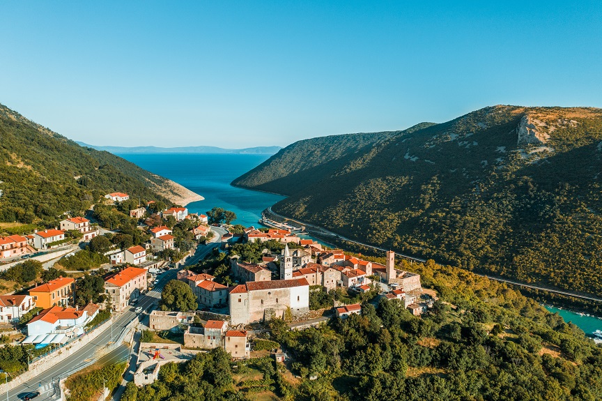 Plomin je spreman za Belu nedeju! Proslava mladog vina i bogate kulturne baštine na rasporedu je ovog vikenda