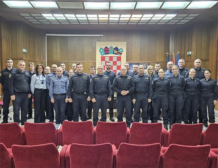 U redove istarske policije pristiglo 15 novih vježbenika