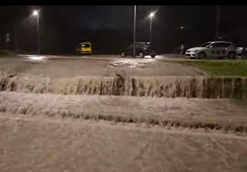 (VIDEO) Obilna kiša pada diljem Istre, pripazite u prometu!