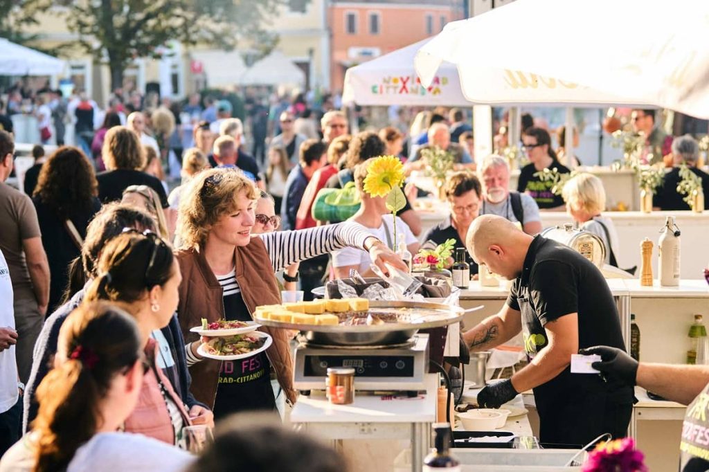 DOĐITE I UŽIVAJTE U BOGATIM OKUSIMA! Ovog vikenda ne propustite jesenski Park Food Fest u Novigradu