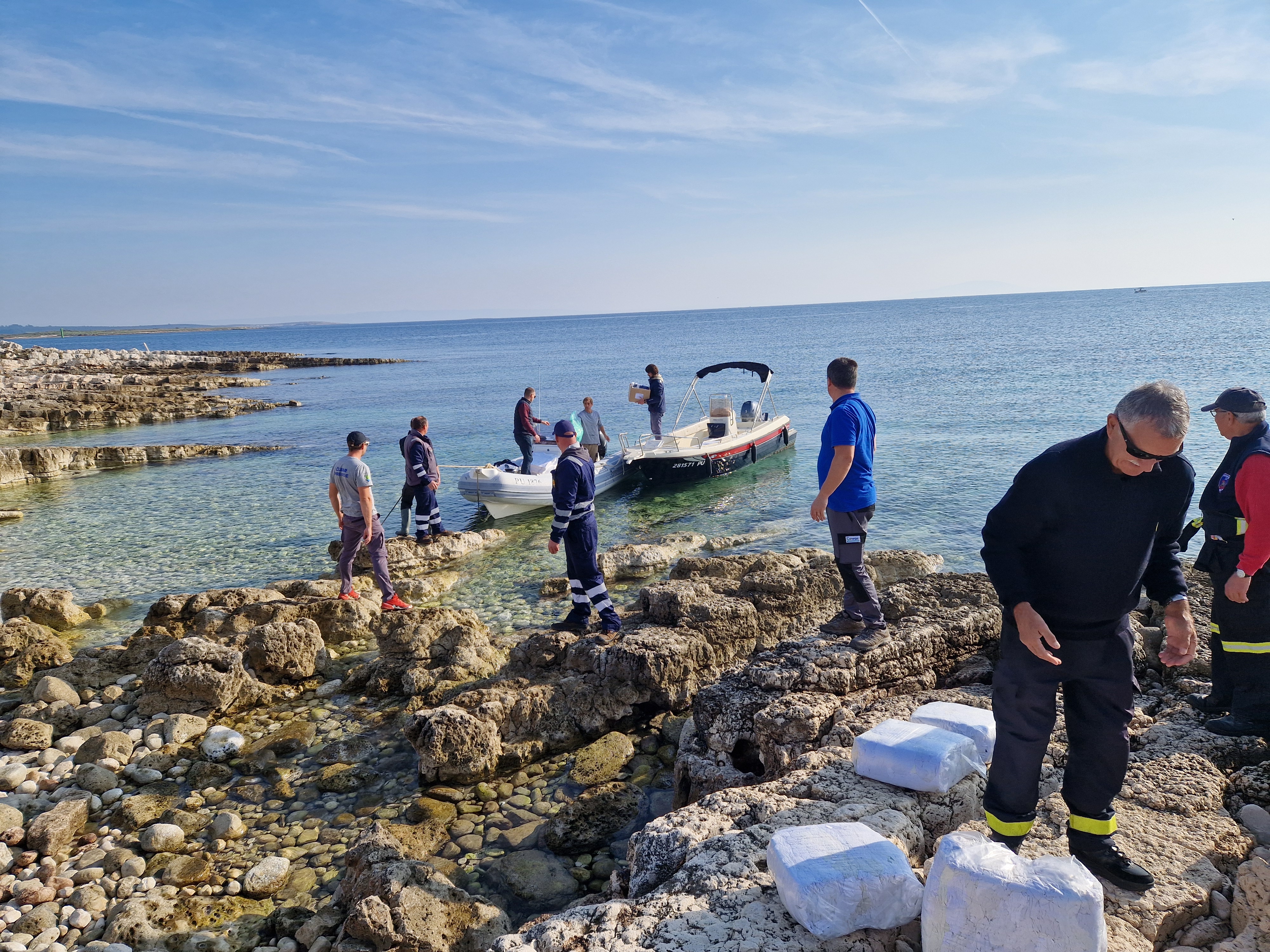 SJAJNA INICIJATIVA! Započela akcija čišćenja otoka Ceja