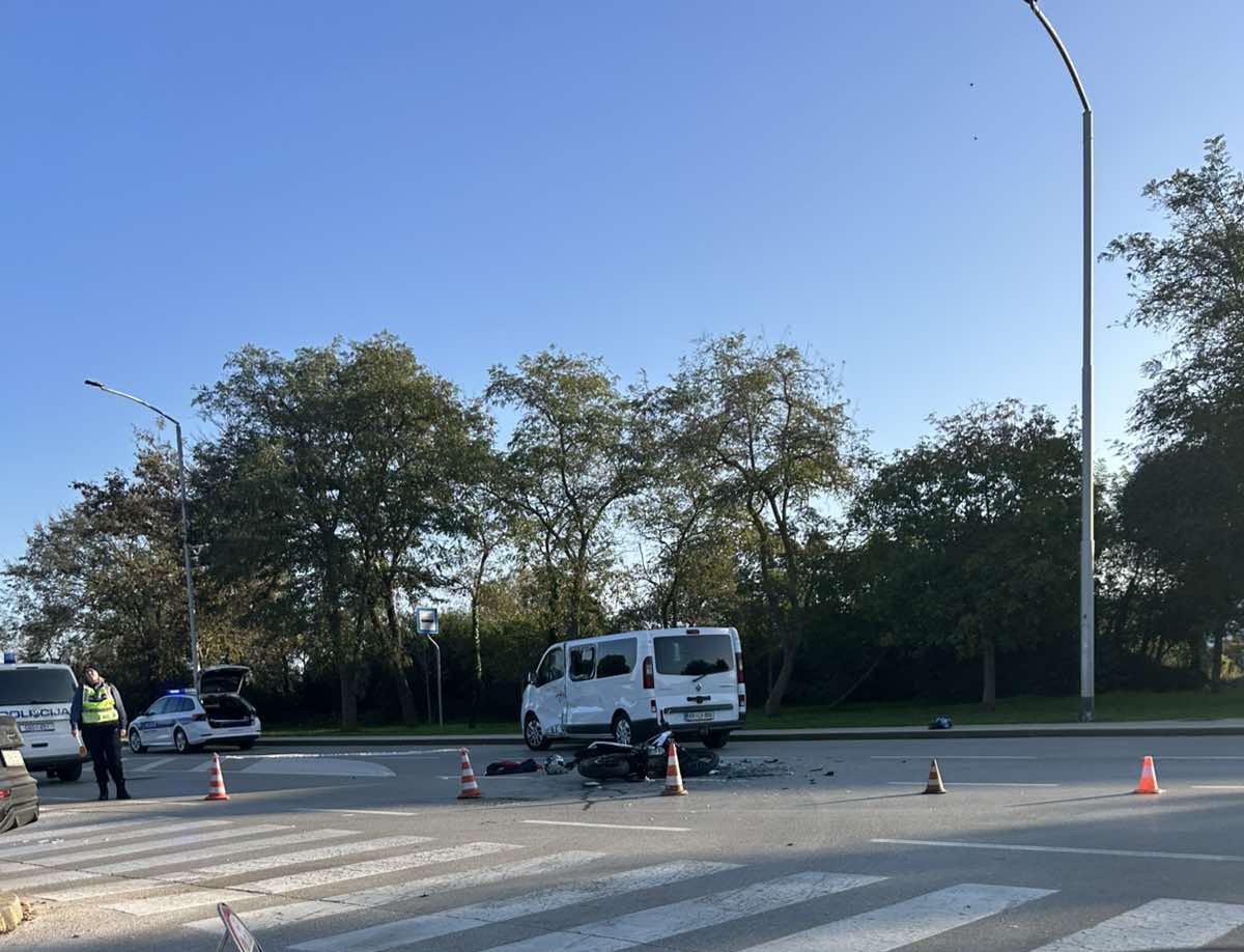 U sudaru automobila i motocikla u Rovinju ozlijeđeni maloljetnici PREVEZENI SU U PULSKU BOLNICU!