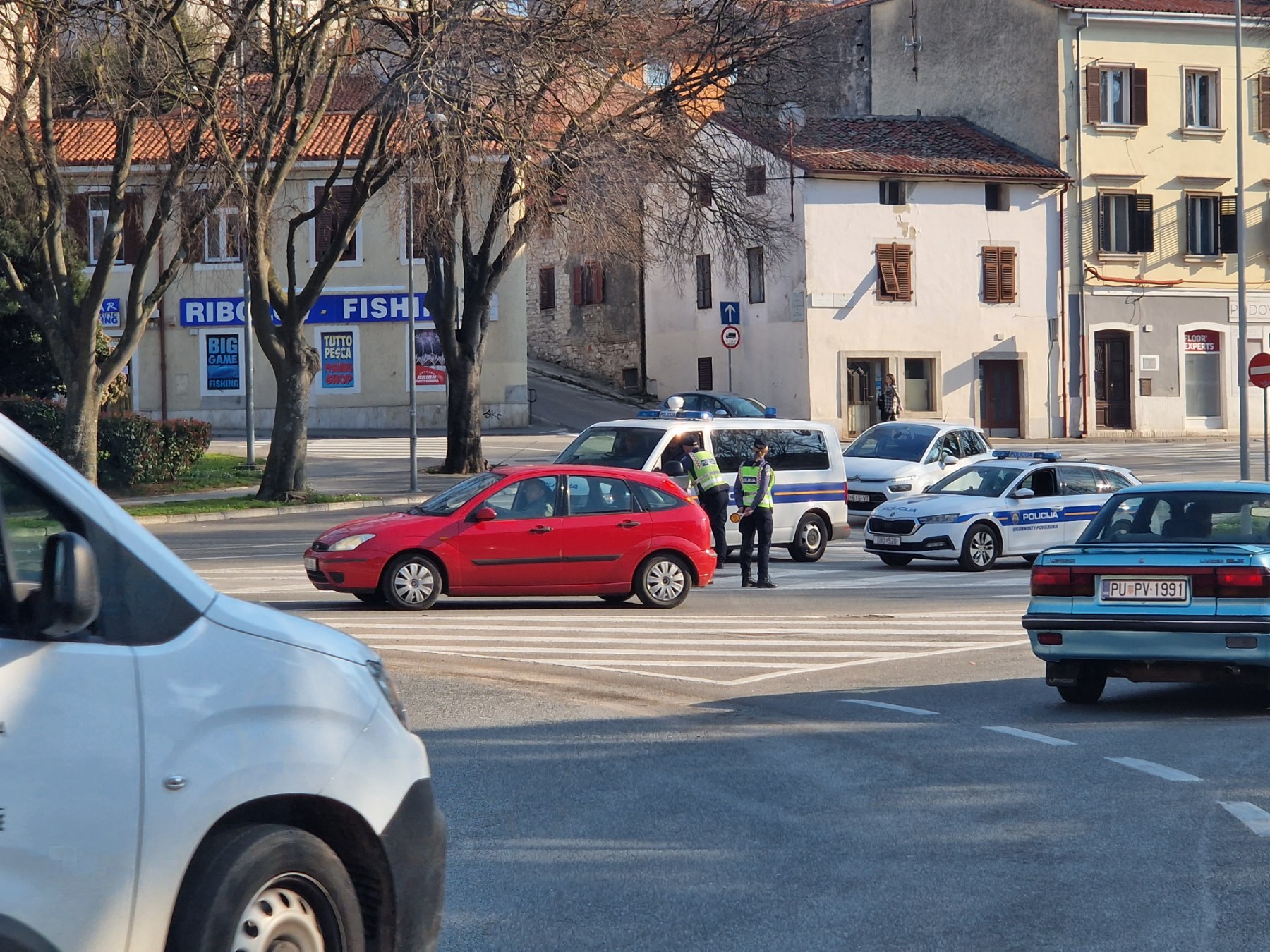 Pulska policija uhitila vozača s 12 negativnih bodova! Traže do 30 dana zatvora i trajno oduzimanje vozila