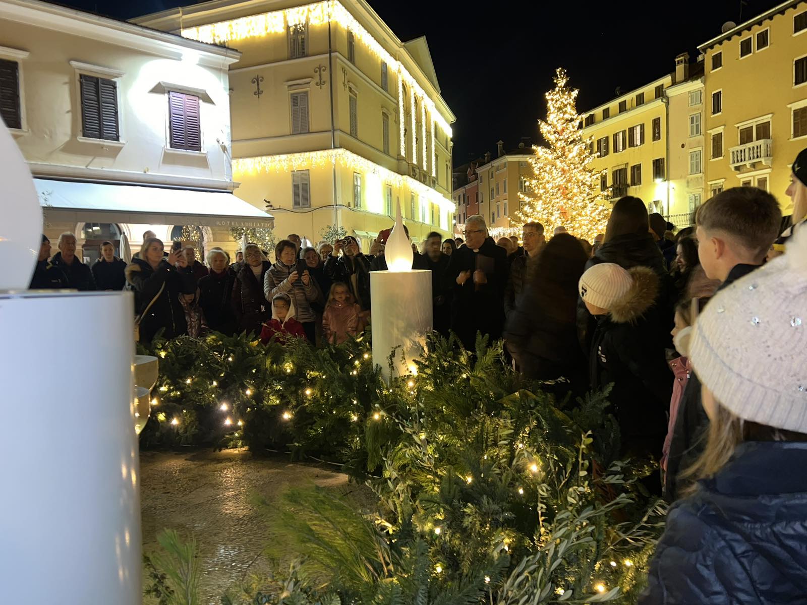 Rovinj obilježio početak Adventa paljenjem prve svijeće