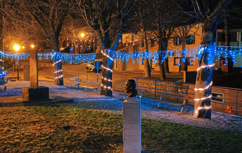 Mini Advent u Pićnu: Povedite svoje mališane i dođite uživati u predstavi i podjeli poklona!