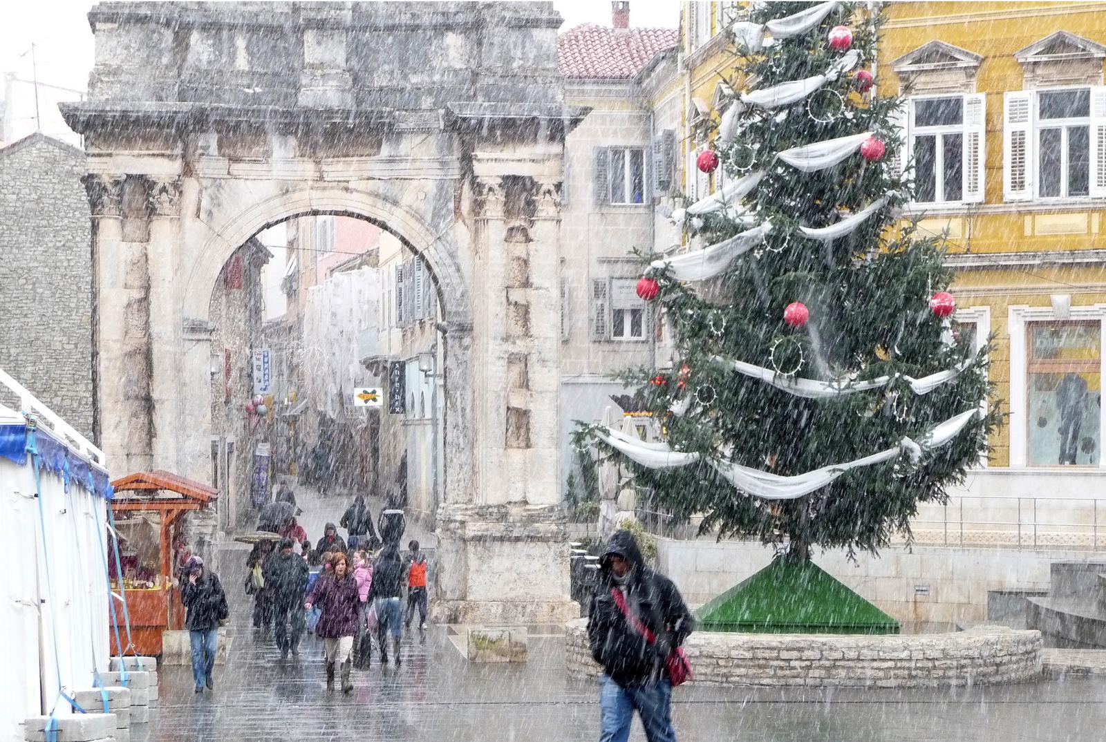 Na današnji dan prije 15 godina u Puli palo 30 cm snijega ISTRA BILA POD BIJELIM POKRIVAČEM