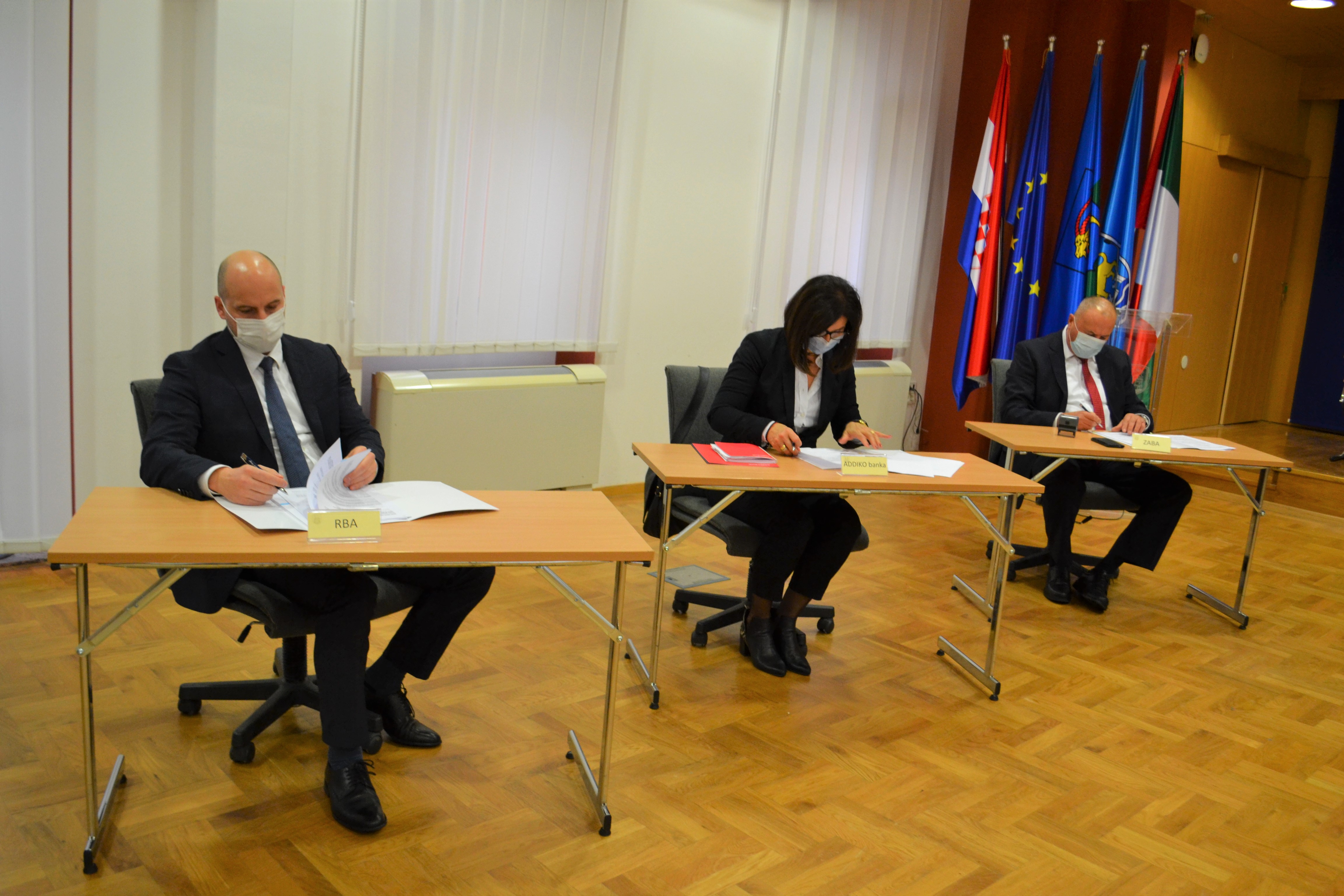 Potpisivanje-ugovora-Program_-Poduzetnik-Grad-Umag-Umago-2020_3.JPG